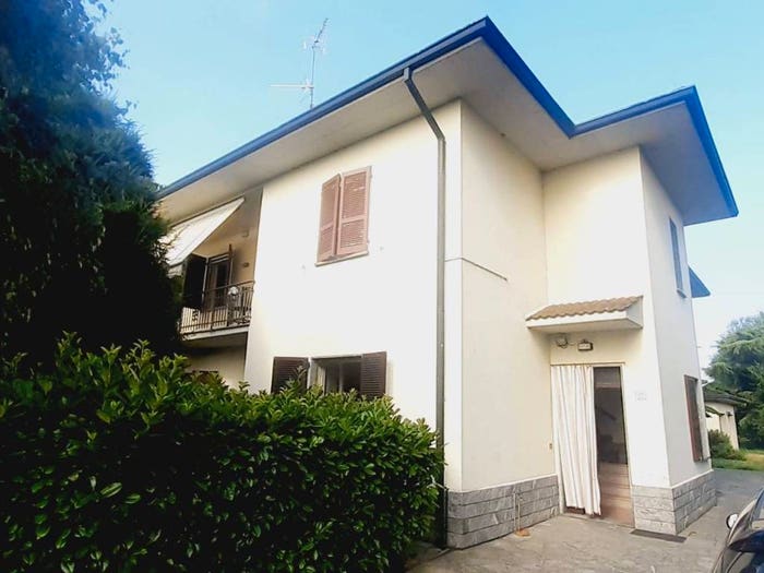 Casa con 6 locali in vendita in Viale della Resistenza, Bressana Bottarone