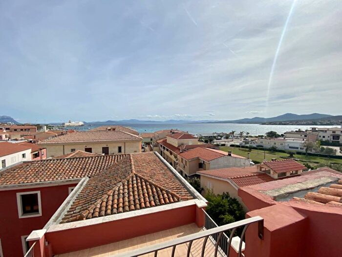 Casa quadrilocale in vendita in Via Giovanni da Verrazzano, Golfo Aranci