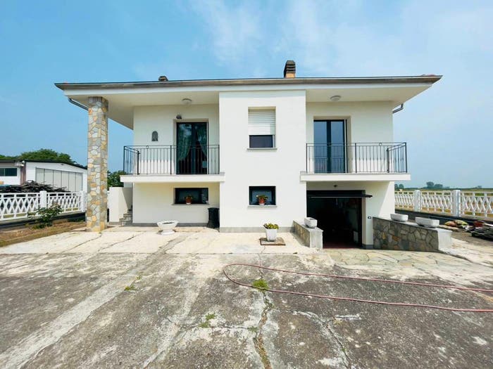 Casa quadrilocale in vendita in Strada Ronchi, Villareggia
