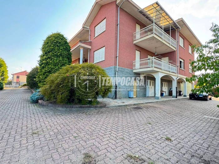 Casa con 6 locali in vendita in Via Fiano, Robassomero