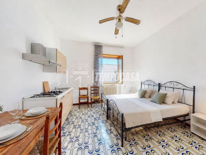 Appartamento con 6 locali in vendita in Via Fratelli Bandiera, Centro, Galatone