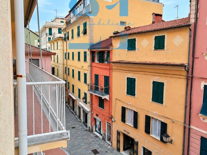 Appartamento trilocale in affitto in Via Francesco Cilea, Centro, Varazze
