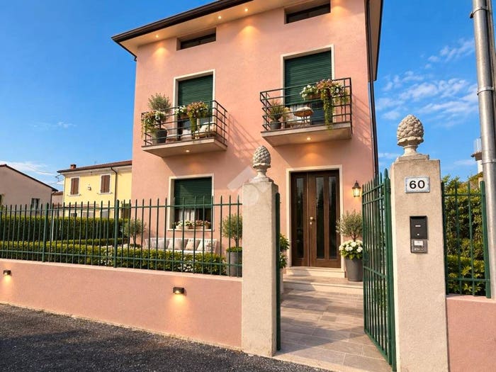 Casa con 5 locali in vendita in Piazzale Vittorio Veneto, Bussolengo