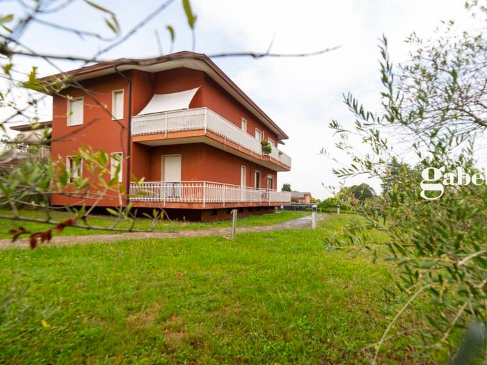 Appartamento trilocale in vendita in Via Santa Lucia, Robbiate