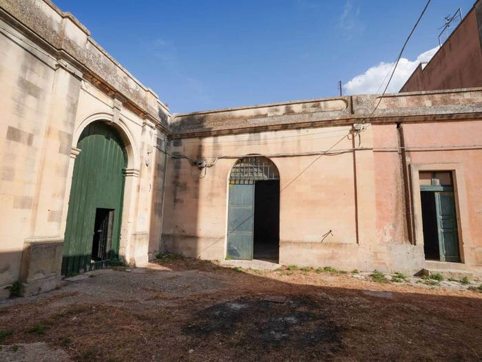 Casa con 6 locali in vendita in Vico Francesco Marati, Martano