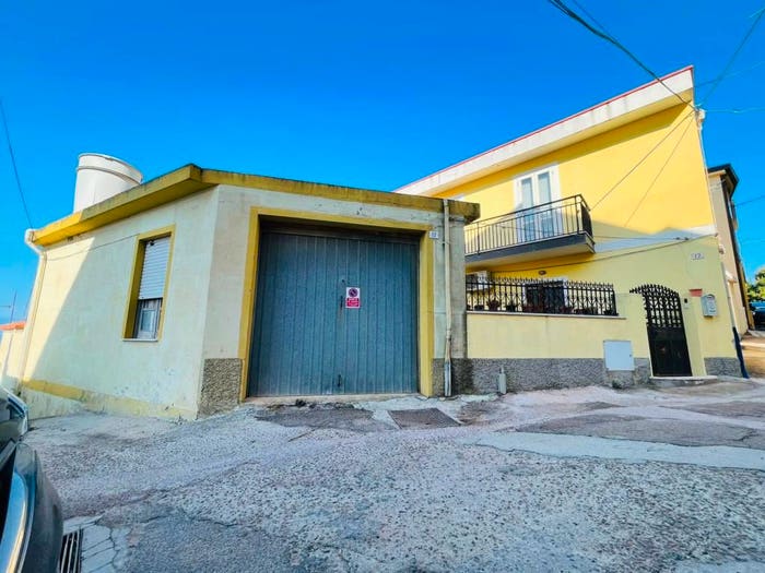 Casa con 6 locali in vendita in Via Regina Elena, Centro, Baunei