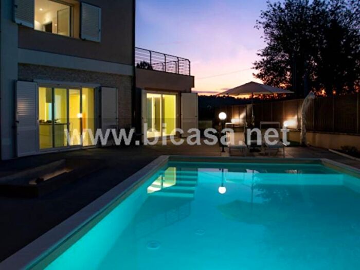 Casa con 6 locali in vendita in strada della torraccia, Torraccia Tre Ponti, Pesaro