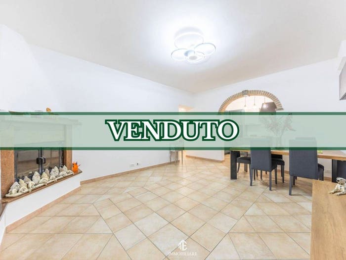 Casa trilocale in vendita in Via Annibaldi Riccardiello, Centro, Lariano