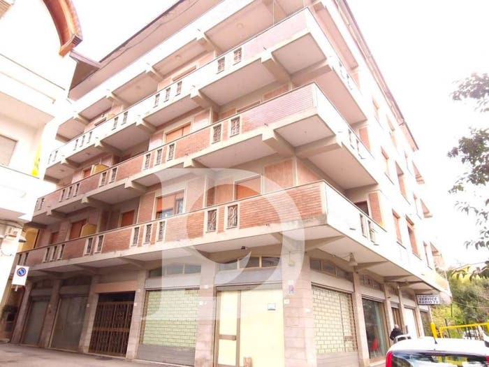 Appartamento quadrilocale in vendita in Piazza Garibaldi, Centro, Loreto Aprutino