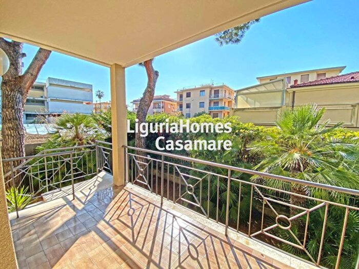 Appartamento trilocale in vendita in Via Girolamo Rossi, Centro, Bordighera