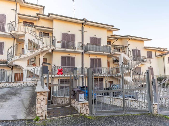 Appartamento quadrilocale in vendita in Via Tevere, Centro, Mentana