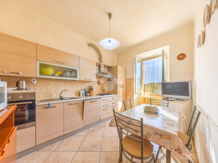 Appartamento trilocale in vendita in Via di Lunghezza, Lunghezza, Roma