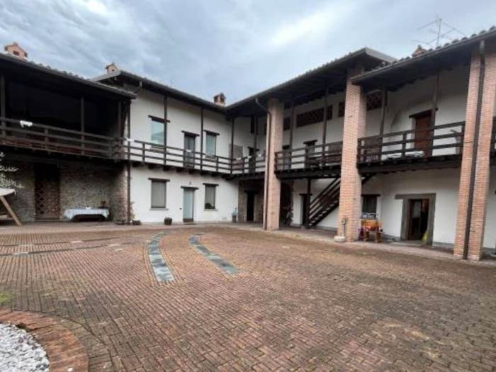 Casa con 6 locali in vendita in Via Piave, Madone