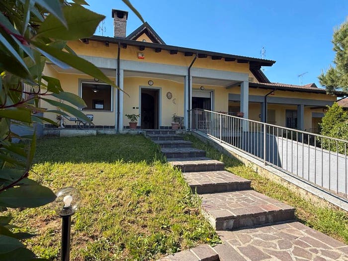 Casa con 6 locali in vendita in Via Aldo Moro, Centro, Torrazza Coste
