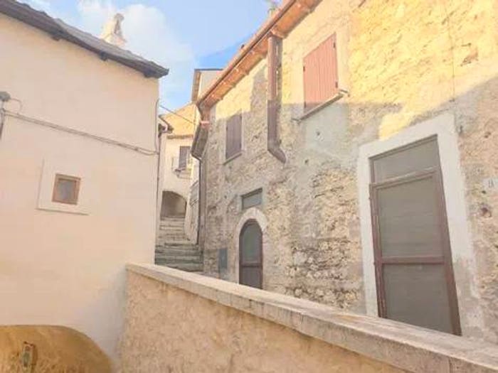Casa con 5 locali in vendita in Via S Maria, Castel del Monte
