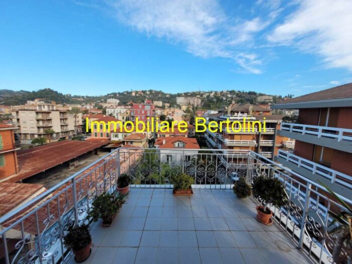 Casa con 6 locali in vendita in VIA VERRANDO, Centro, Bordighera
