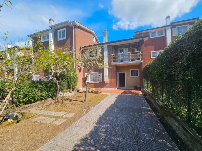 Casa quadrilocale in vendita in Via Alberto da Sarteano, Acilia, Roma