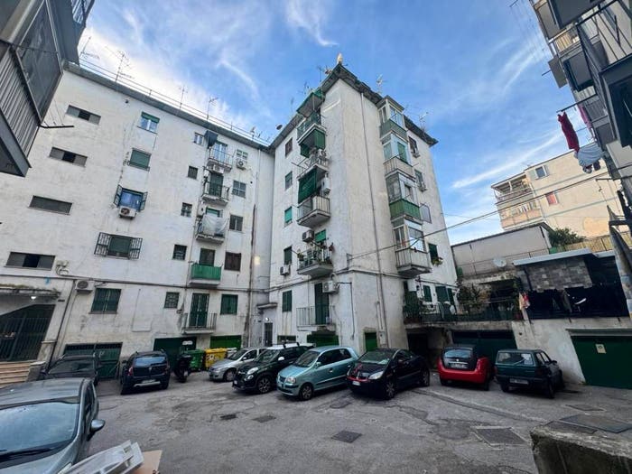 Appartamento trilocale in vendita in Via Raffaele Ruggiero, Agnano, Napoli