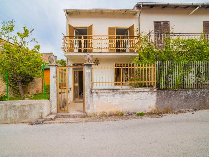 Casa con 6 locali in vendita in Via della Villa, Torano, Borgorose