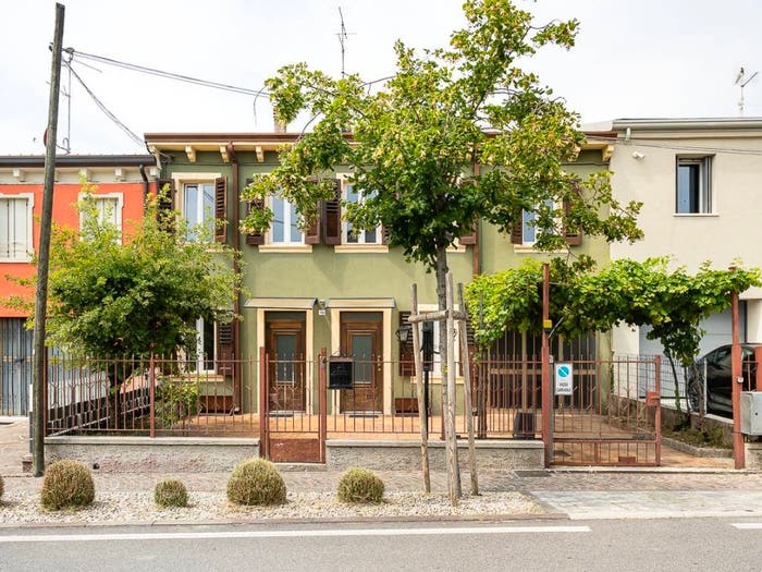 Casa con 6 locali in vendita in Via Don Giovanni Minzoni, Centro, Caldiero