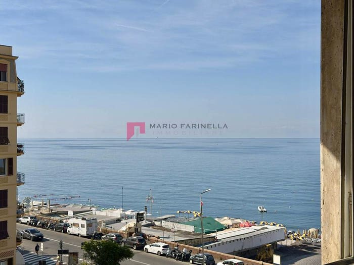 Appartamento con 6 locali in vendita in via Brigata Salerno, Sturla, Genova