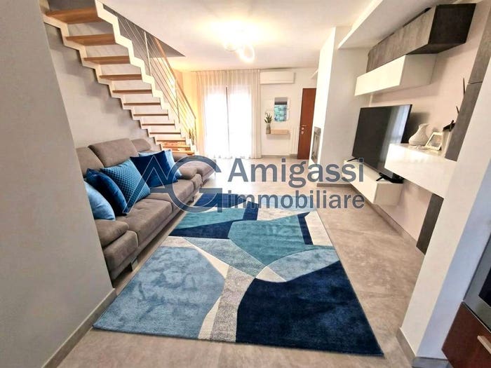 Appartamento trilocale in vendita in Via Giulio Verne, Centro, Bagnatica