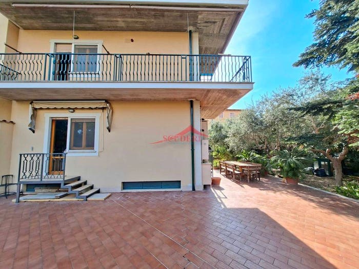 Appartamento con 6 locali in vendita in Via Luglio, Centro, Grottaferrata
