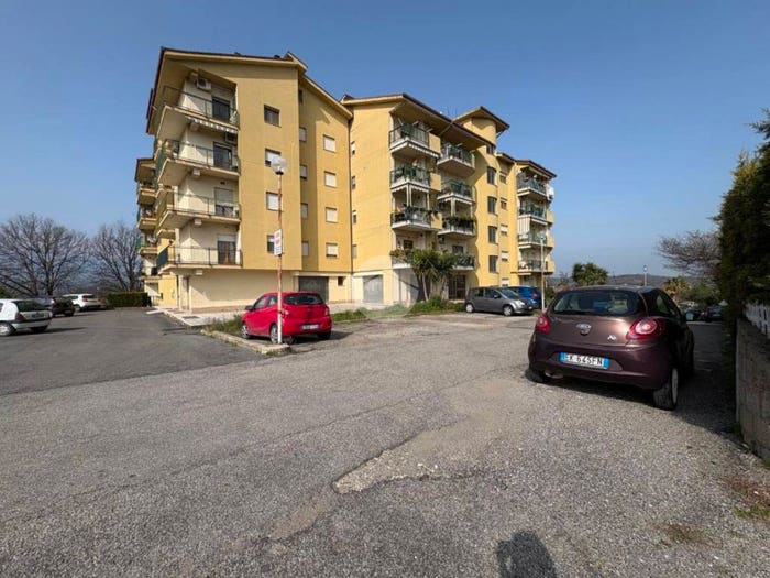 Appartamento trilocale in vendita in Via Salerni, Montalto Uffugo