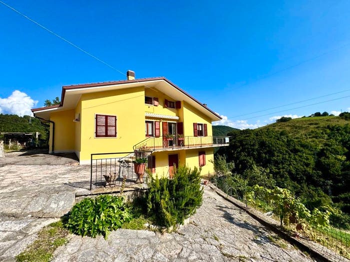 Casa con 6 locali in vendita in Località Fraine Basse, Ferrara di Monte Baldo