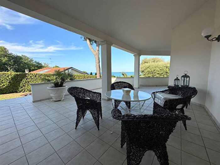 Casa con 6 locali in vendita in Centro Mare, Pesaro