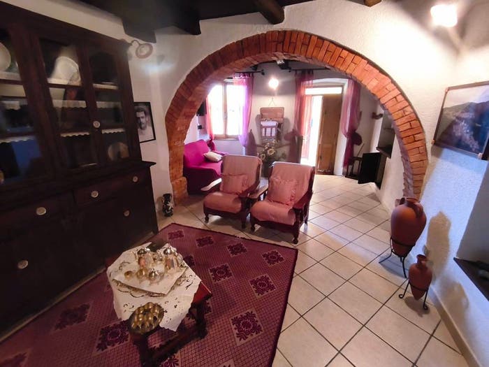 Appartamento con 6 locali in vendita in Via Eleonora d'Arborea, Tonara
