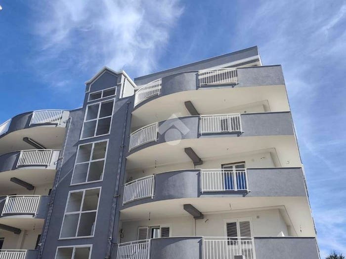 Appartamento quadrilocale in vendita in Viale Vincenzo Gallicola, Stadio, Caserta