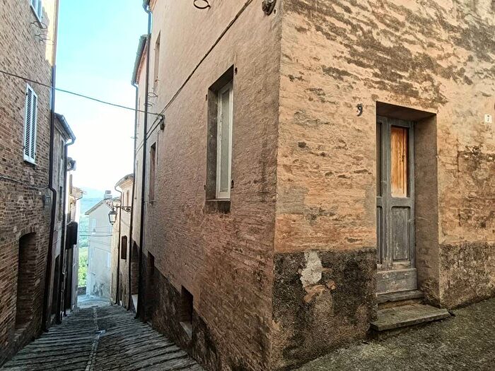 Casa con 6 locali in vendita in Centro, Petritoli