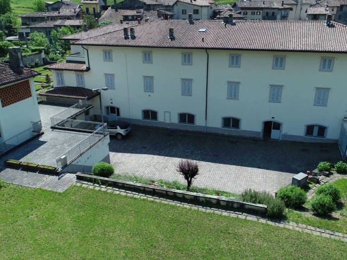 Casa con 6 locali in vendita in Via Fucine, Villa d'Ogna