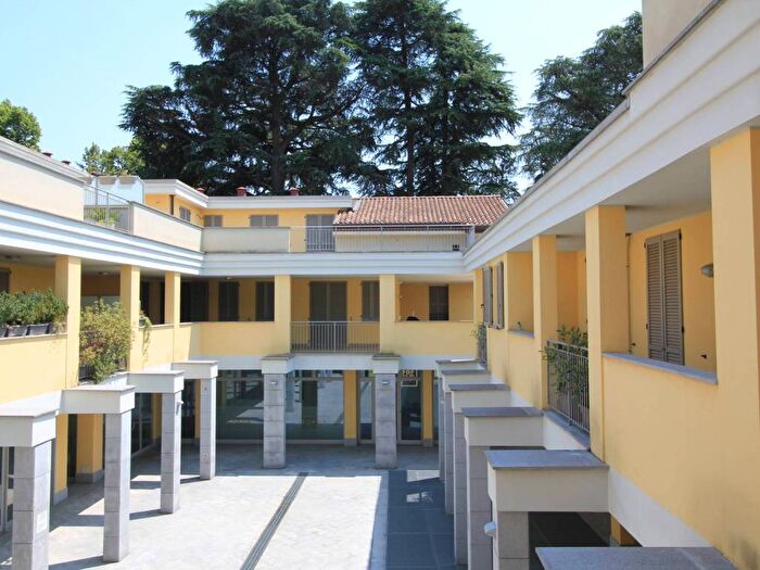Appartamento trilocale in vendita in Piazza Giuseppe Maggiolini, Centro, Parabiago