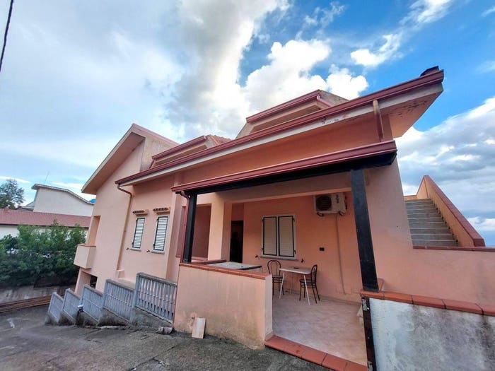 Casa trilocale in vendita in Via Giuseppe Garibaldi, Crichi, Simeri Crichi
