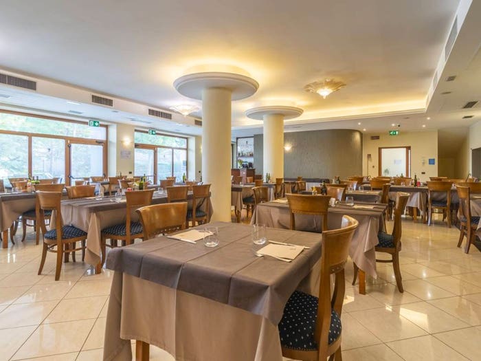Casa con 6 locali in vendita in Viale Giacomo Matteotti, Caldarola