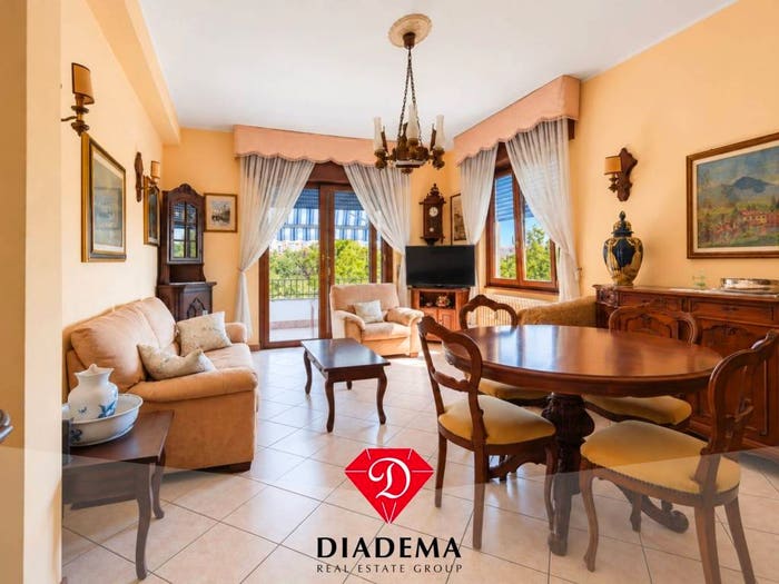 Appartamento quadrilocale in vendita in Via Giovanni XXII, Centro, Sumirago