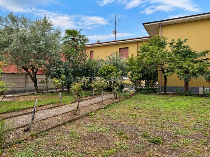 Casa trilocale in vendita in Via Monsignor Ferdinando Pogliani, Centro, Parabiago