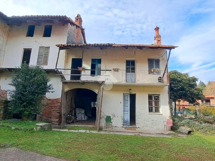 Casa con 6 locali in vendita in Via Frate Lebole, Centro, Viverone