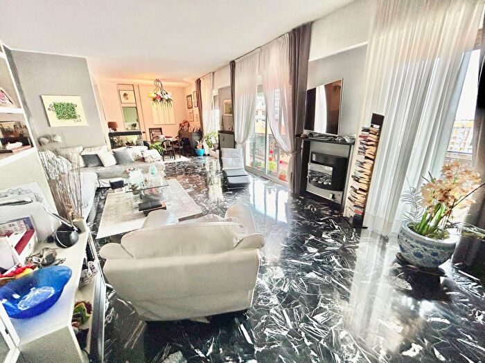 Appartamento con 7 locali in vendita in Piazza Martiri della Libertà, Savona