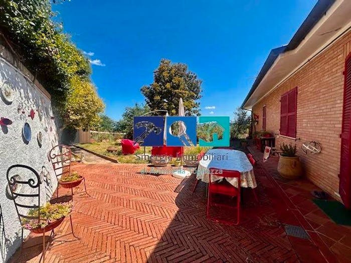 Casa con 6 locali in vendita in Centro, Offagna