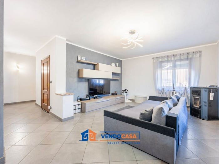 Casa con 5 locali in vendita in Via Camillo Benso di Cavour, Caramagna Piemonte