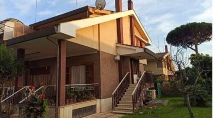Casa con 6 locali in vendita in Lavinio Via Bouganville, Villaggio Giornalisti Poggio, Anzio