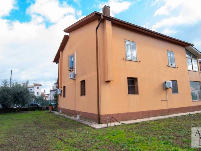 Casa con 6 locali in vendita in Via Saetta, Centro, Castel Sant'Elia