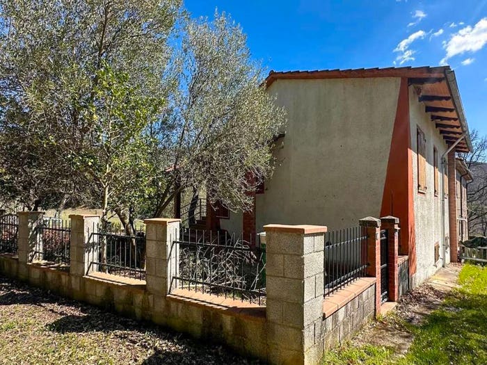 Casa trilocale in vendita in Loc Poggio Lungo No Number, Seggiano