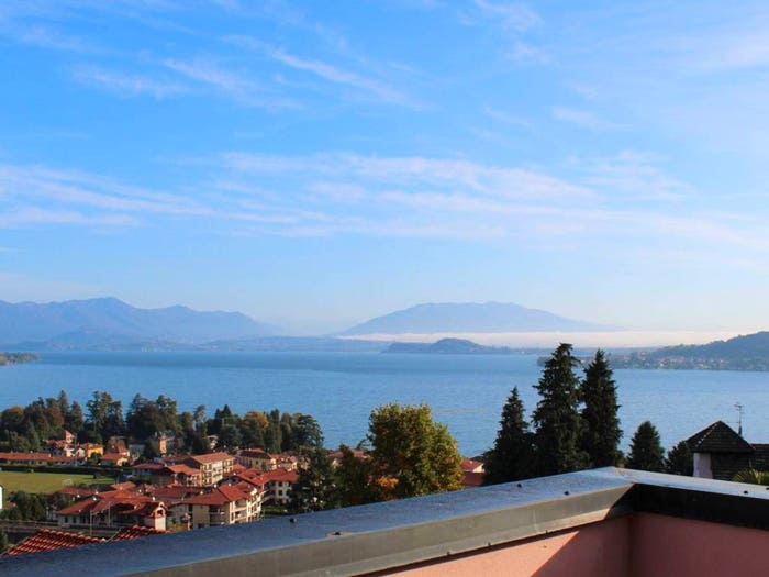Casa con 6 locali in vendita in Meina