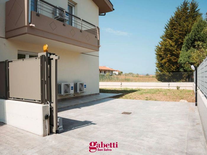 Appartamento trilocale in vendita in Marina di Montenero snc, Montenero di Bisaccia