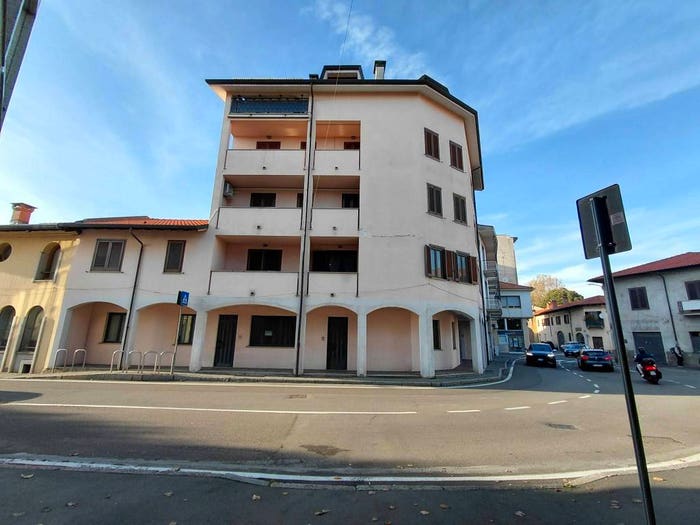 Appartamento trilocale in vendita in Piazza Camillo Benso di Cavour, Centro, Busto Garolfo