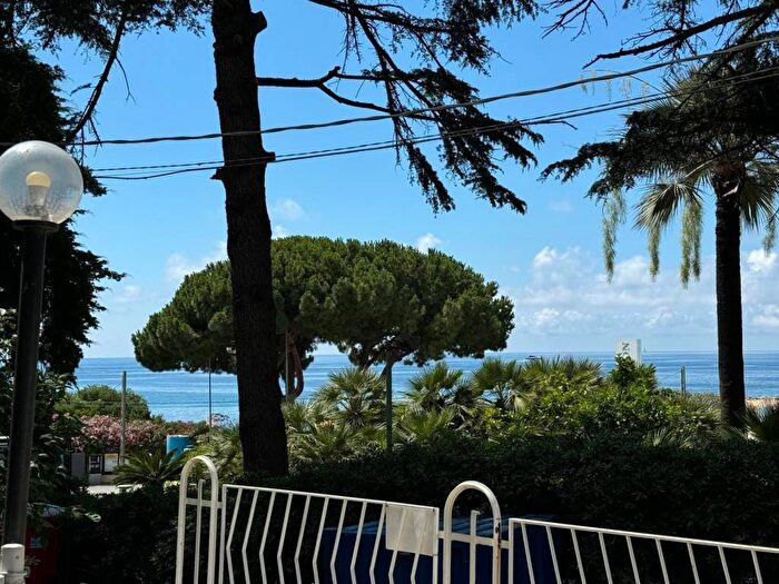 Appartamento bilocale in vendita in Via Pietralunga, Foce Semeria, Sanremo